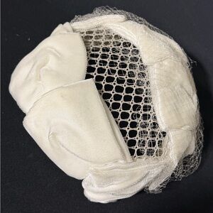 Vintage Elegant Cream Hat with Netting